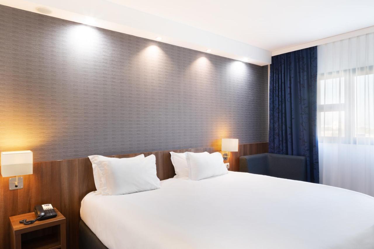 Holiday Inn Express - Marseille Airport, An Ihg Hotel Vitrolles  Bagian luar foto