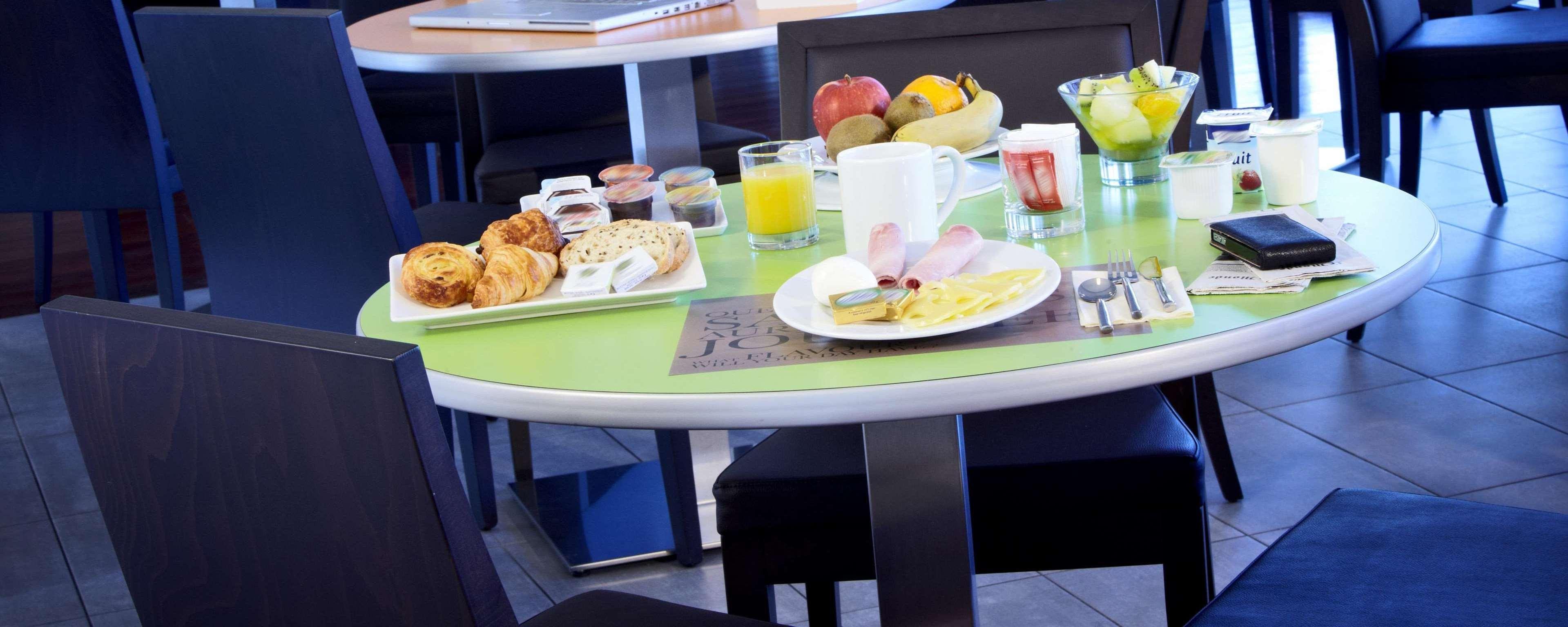 Holiday Inn Express - Marseille Airport, An Ihg Hotel Vitrolles  Bagian luar foto