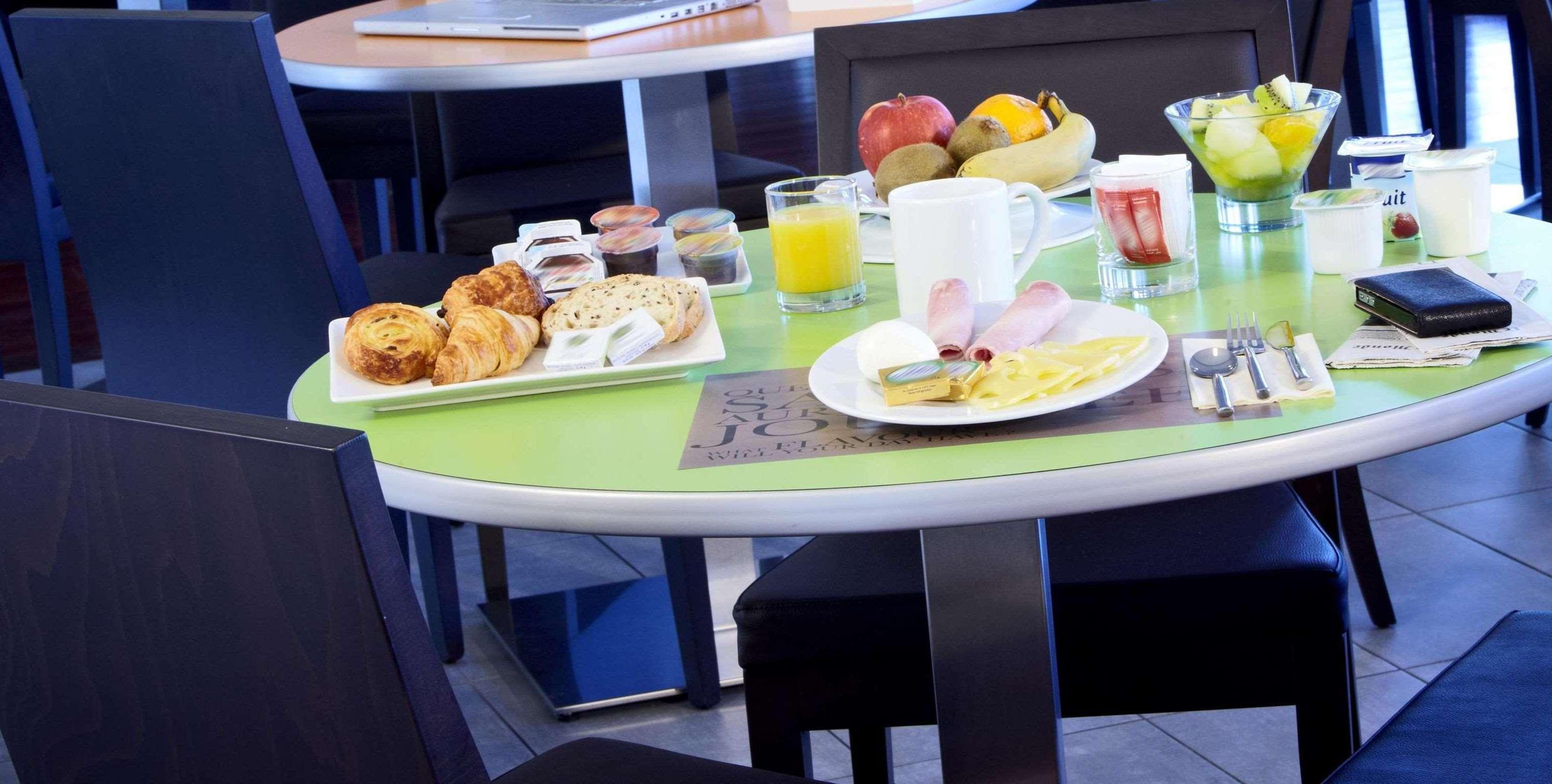 Holiday Inn Express - Marseille Airport, An Ihg Hotel Vitrolles  Bagian luar foto